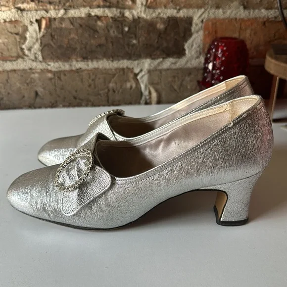 Vintage Thom McAn Silver Heel - Picture 8 of 11